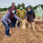 Babe Cabiita Instagram - Alhamdulilah mama sudah dikebumikan. Terimakasih banyak buat semua yg sudah mendoakan, yg sudah membantu, para petugas medis 24 jam, suster dan dokter, petugas rumah sakit Budhi asih, petugas pemakaman, pemprof DKI, dan semua yg terlibat. Maafkan bila mama pernah berbuat salah. Okelah mah, sampai bertemu dalam doa doa. Mendadak jadi alim anakmu ini biar bisa jd pengawal mama disana nanti 😂 . Spesial terimakasih @theyonans atas bantuannya! 😘