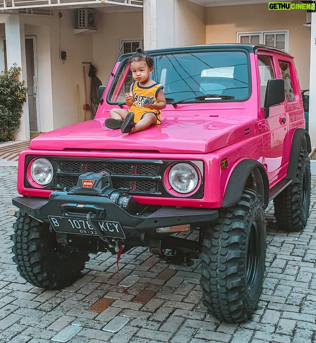 Babe Cabita - 75K Likes - Alhamdulilah mobil uda keluar bengkel. Yang atap jenong ada, yang trepes ada. Yang buat ke mall ada yang buat ke hutan ada. Menurut kelen keren yang mana? #blackpink #BebsLiquid