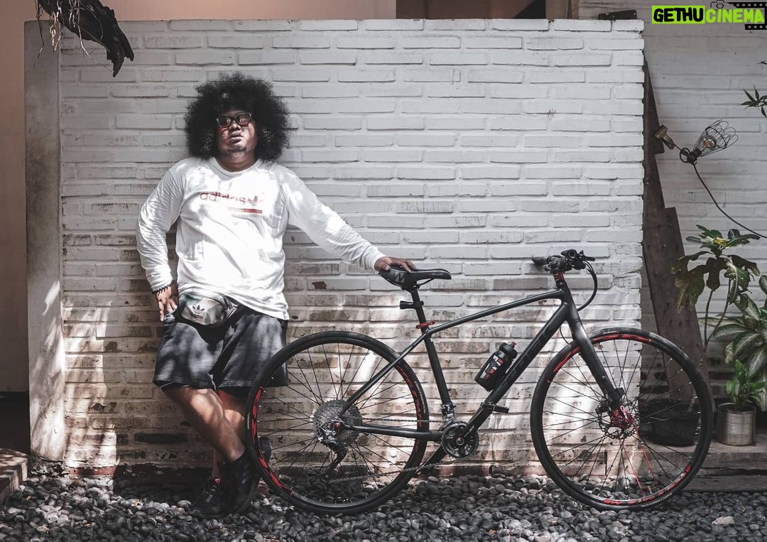 Babe Cabiita Instagram - Gowes itu harus FUN FUN FUN! Jangan slide sampai ahir karna itu merupakan inspirasi kami sampai membawa spanduk disegala tempat!