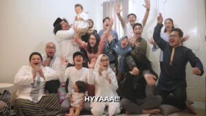 Babe Cabita Instagram - Kami segenap keluarga besar BUDAK KONTEN yang gagal mudik karna semua isinya perantauan mengucapkan SELAMAT IDUL FITRI, MOHON FOLLOW LIKE DAN KOMEN! Sebab kami semua berjuang lewat kreatifitas, bukan sensasi demi engagement! Doakan kami tetap solid dan selalu diberi ide untuk memuaskan hasrat kalian semua. Salaaam 🙏
.
editor marvel: @my_aboy 
editor dc: @debewgott 
penulis, kreatif: @hsymadn 
penulis, director: @ridhobrado 
perlengkapan: @hamzaahlbs 
keamanan, bonjeng: @ciaxman 
kepling cirendeu: @indrajegel 
talent: @ciaxman @bambinoaleki 
acting coach bambino: @fatiyw 
acting coach nane @sasqyahildayatibatubara
konsumsi: @sriajah68
produser: @bambinoaleki