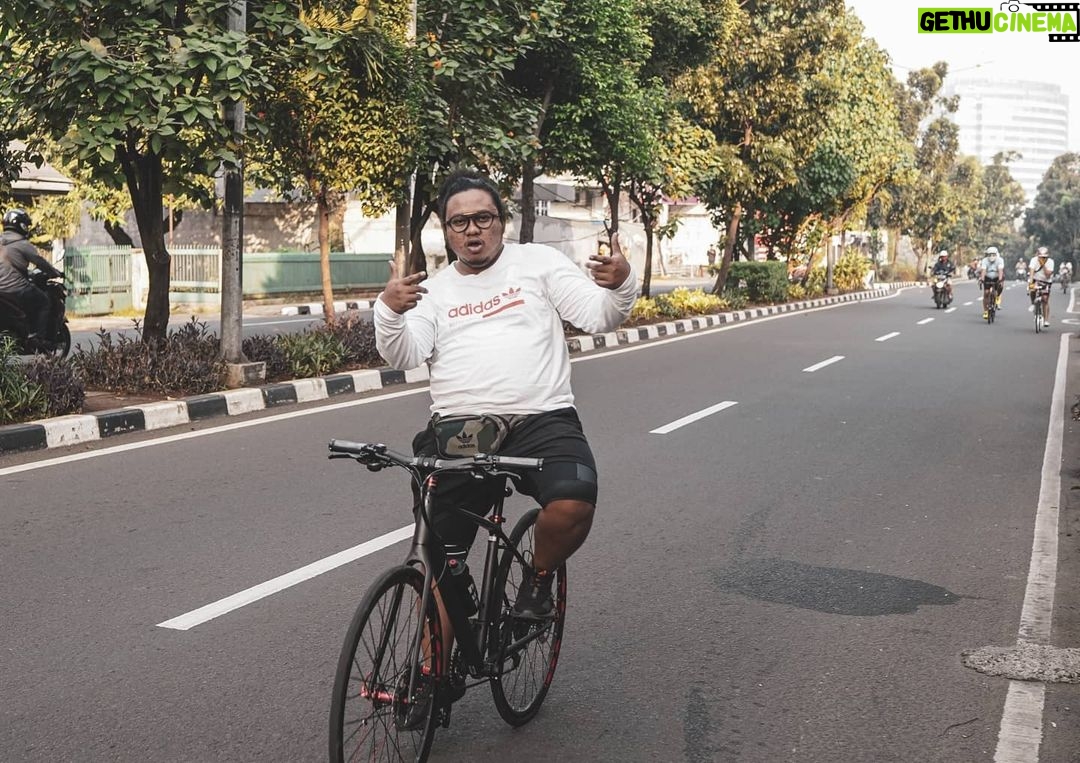 Babe Cabiita Instagram - Gowes itu harus FUN FUN FUN! Jangan slide sampai ahir karna itu merupakan inspirasi kami sampai membawa spanduk disegala tempat!