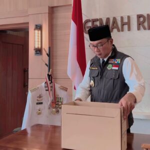 Babe Cabita Instagram - Sedih juga liat postingan @ridwankamil pamit jadi gubernur jabar padahal aku bukan warga jabar.  Bapak salah satu pemimpin paporit aing 🔥