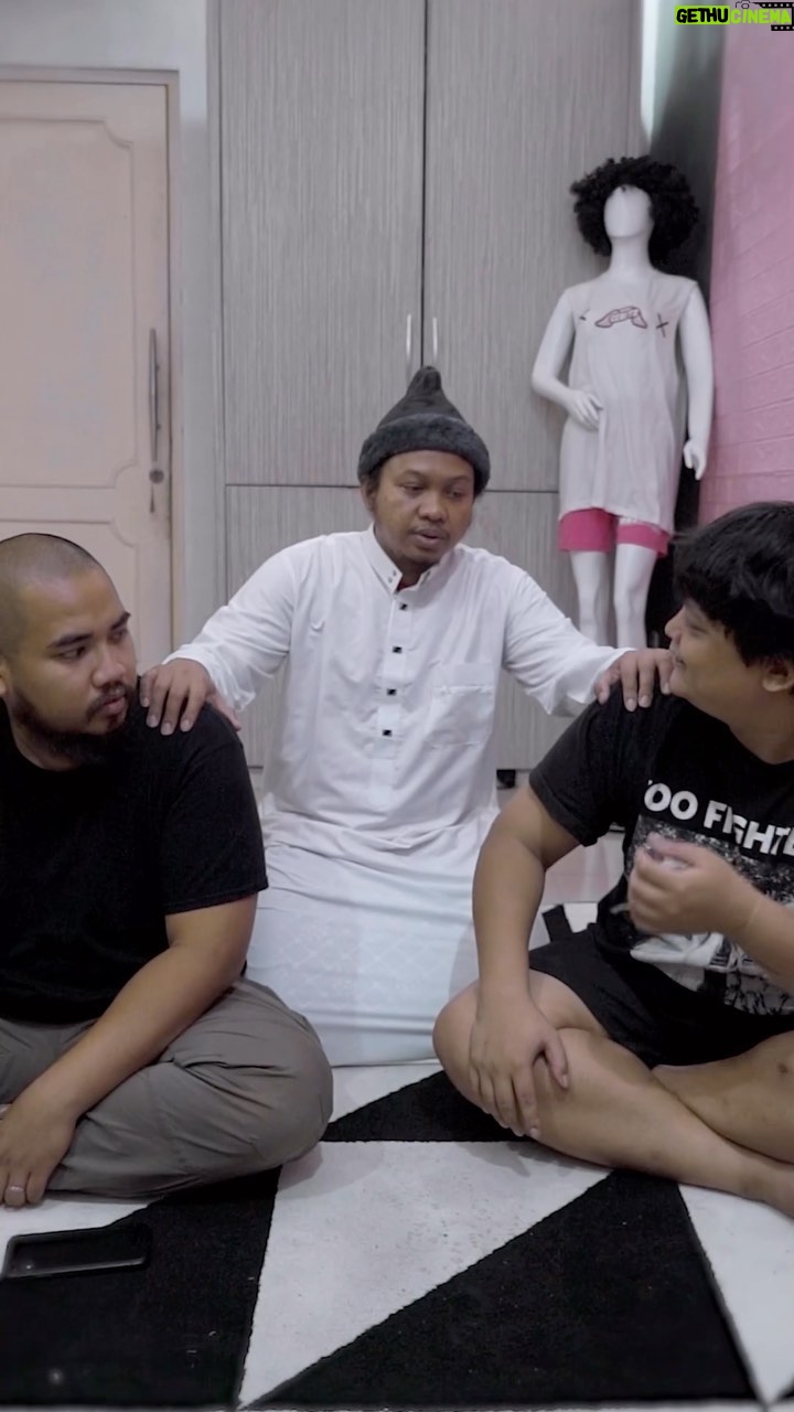 Babe Cabiita Instagram - Nonton bola taruhan emang bikin deg degkan dan seru, tapi masih banyak yang lebih seru @ciaxman @hsymadn 🤣 #BismillahIklanSirup
