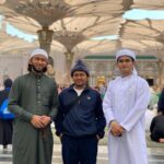 Babe Cabiita Instagram - Abis solat subuh di mesjid Nabawi pagi tadi aku dinasehatin sama kakek2 arab disebelah aku. Dia ngomong pakai bahasa arab, karna aku ga paham ahirnya dia pakai bahasa inggris. Intinya bilang klo lebih baik Pakai sorban atau tutup kepala biar sunnah. Trus aku didoain sampai sampai org yg disebelah kami ikut menadah tangan sambil nangis. Aku juga ga paham isi doanya apa, yg jelas ada kata kata hidayahnya, abistu dia kayak niup kebadan aku. Jadilah ahirnya aku berburu peci yg bisa muat dan masukin semua rambut. Tapi, lama lama kok kayak kupluk ya bukan kayak peci? Yasudalah yg penting anget dan bisa muat. bagusan yg model mana, kiri kanan tengah? ☺️