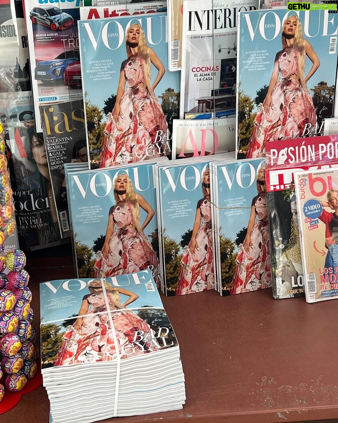 Bad Gyal Instagram - 💕 @voguespain Hay q manifestar lo que deseamos , trabajar duro y alfinal las cosas suceden Esta portada ha sido una señal para mi misma que me ha dejado aún más clara de lo válida que soy y de todo lo que debo quererme y valorarme para seguir tirando palante ✨