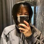 Bae In-hyuk Instagram – 간만에 마실🚶🏻‍♂️
#새신을신고뛰어보자팔짝 
#새옷을입고뛰어보자팔짝