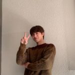 Bae In-hyuk Instagram – 4월도 화이팅 해요 모두🖤
#봄 #벚꽃