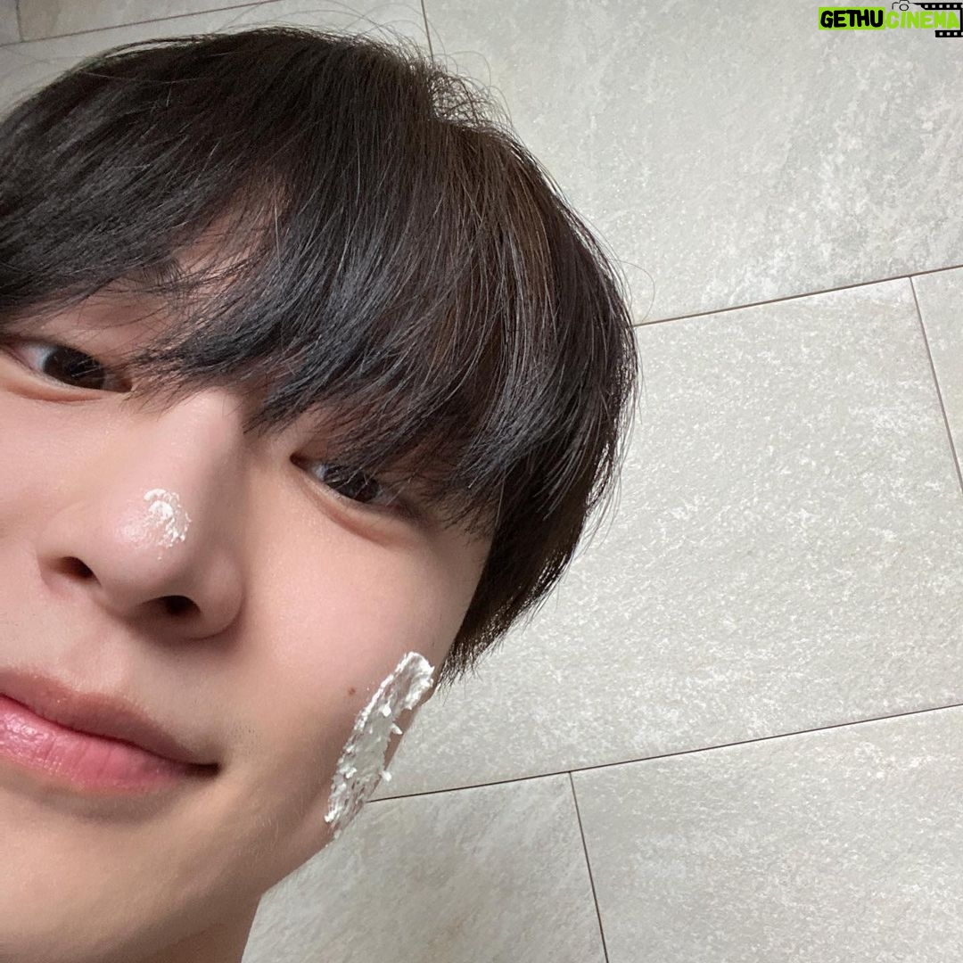 Bae In-hyuk Instagram - 모두 생일 축하해 주셔서 감사합니다🖤 알랍뷰