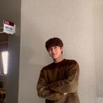 Bae In-hyuk Instagram – 4월도 화이팅 해요 모두🖤
#봄 #벚꽃