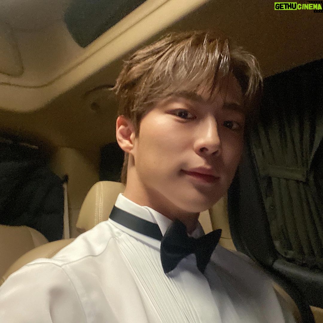 Bae In-hyuk Instagram - ✌️✊✌️✌️ 새해 복 많이 받으세요🐯🖤