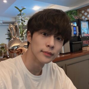Bae In-hyuk Instagram - 😶