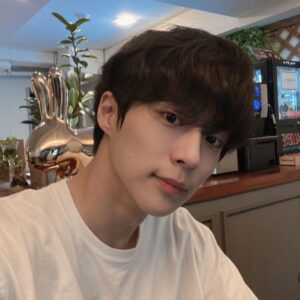 Bae In-hyuk Instagram - 😶