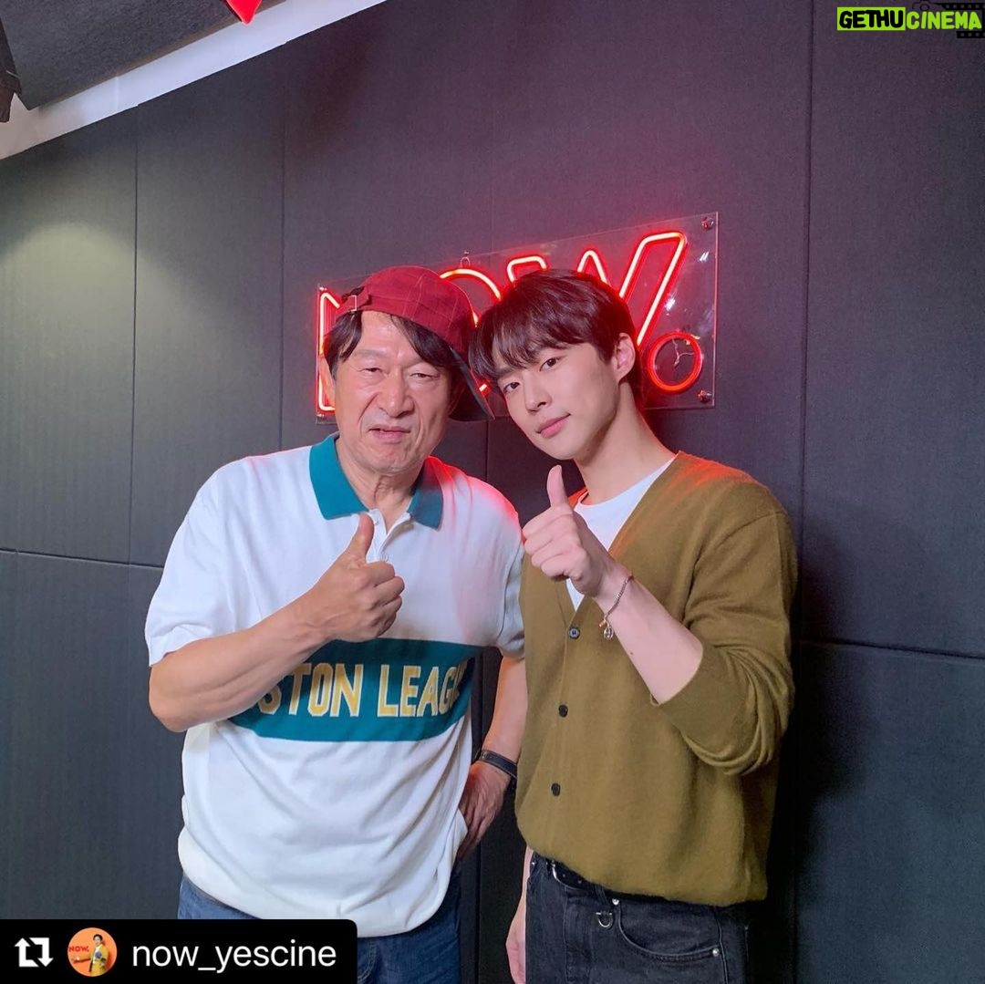 Bae In-hyuk Instagram - 다들 재밌게 보셨나요😇 재방도 많이 봐줘요❤️🔥 응수 선배님 감사합니다!!! . . #Repost @now_yescine ・・・ 제가 이렇게 웃음이 많은 사람이었나요..?😄 보고만 있어도 기분 좋아지는 배우🥰 배인혁씨와 함께했습니다💕 완전히 인며들었다…♥️ 다음에 공부왕 특집 꼭 나와주기…🤙🏻약속…💙 (배우 배인혁씨가 프링글스 광고주분들의 연락을 기다립니다😆) 배인혁 입덕 가이드♥️로 인깅이 입덕하고 싶은 분들은 #네이버나우 #응수씨네 에서 본방 직후 재방, 오늘 밤 10시에 #뮤직앱바이브 에서 한번 더 보실 수 있습니다 💓 #응수씨네 #간동거 #멀푸봄 #계선우 #남수현