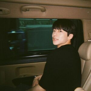 Bae In-hyuk Instagram - 수현이도 잘가..🥺행복하게!!힘내
#멀리서보면푸른봄 #끝
.

그동안 멀리서 보면 푸른 봄을 시청해 주시고 수현이를 응원해 주시고 사랑해 주신 모든 분들께 감사드립니다.

가지마 수현아ㅠㅠ