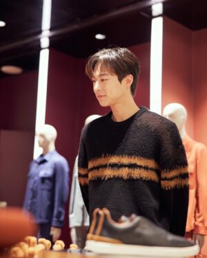 Bae In-hyuk Instagram - 제냐🖤

#광고 #BornInOasiZegna #제냐 #ZEGNA #OasiCashmere