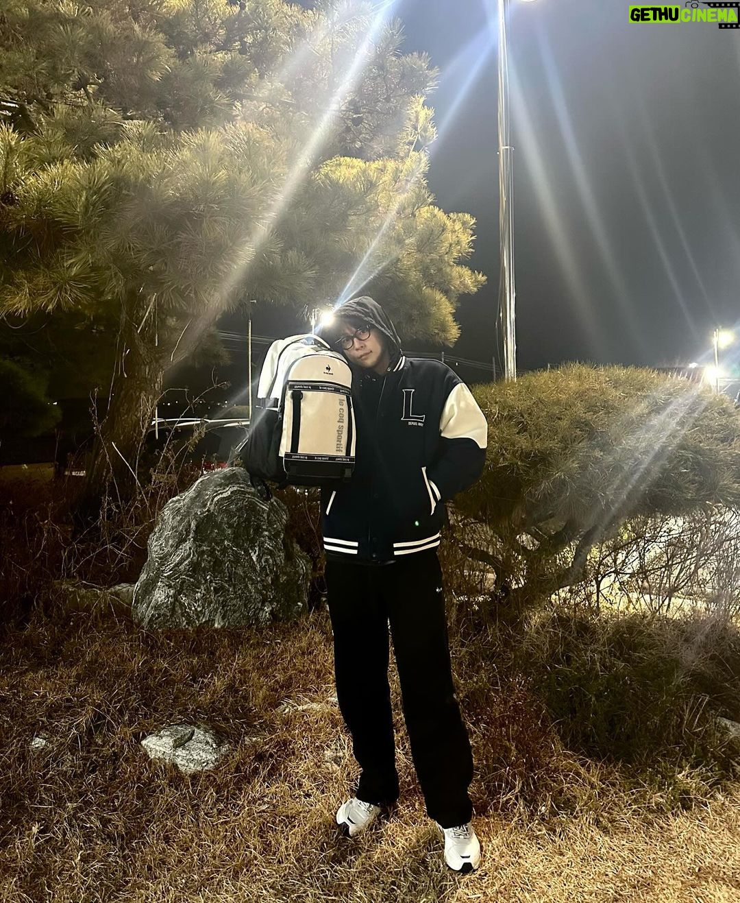 Bae In-hyuk Instagram - 공부할때,운동갈때,여행갈때 내 최애가방 😘 학교 가고 싶다🥹 #르꼬끄 #AT백팩 #카디엄하입 #광고