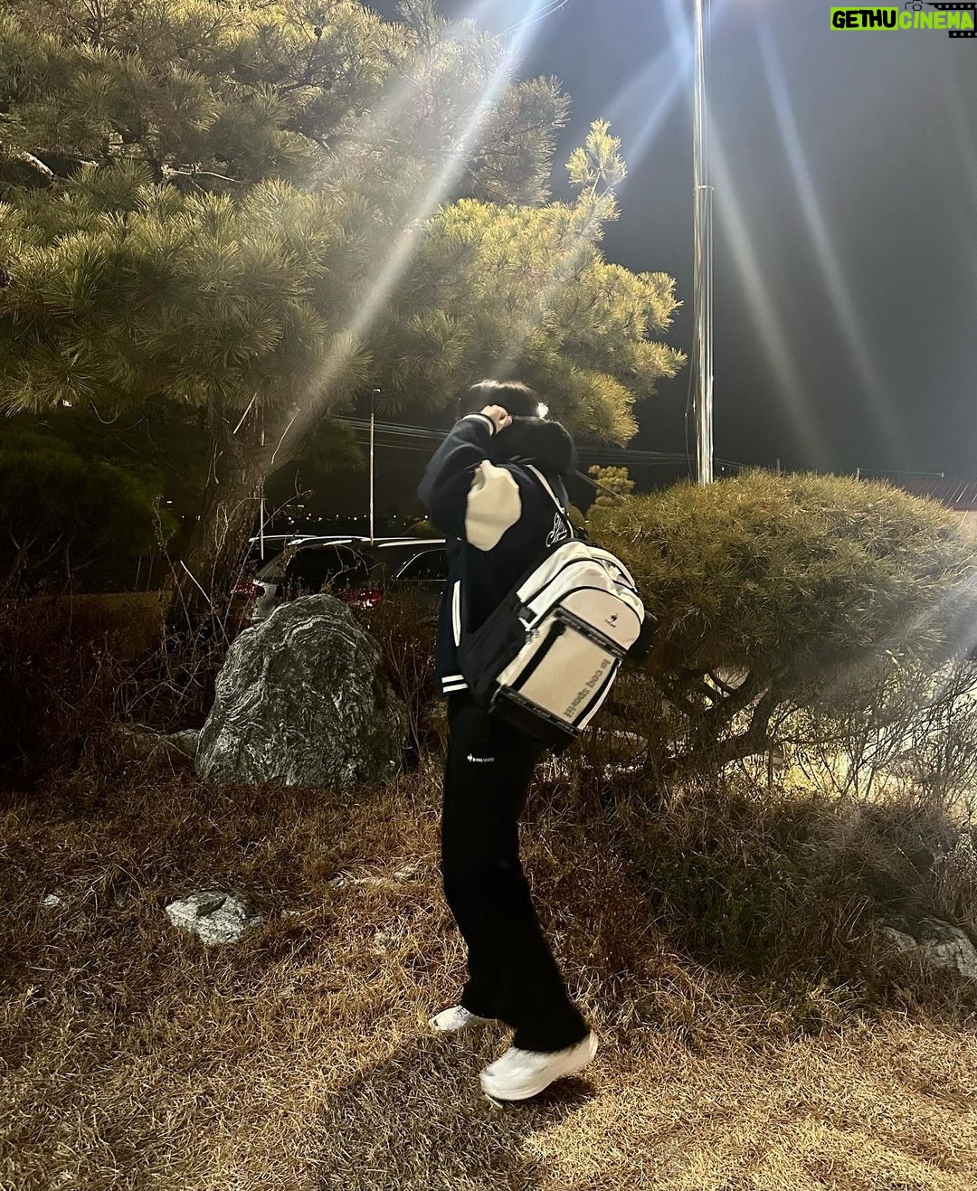 Bae In-hyuk Instagram - 공부할때,운동갈때,여행갈때 내 최애가방 😘 학교 가고 싶다🥹 #르꼬끄 #AT백팩 #카디엄하입 #광고
