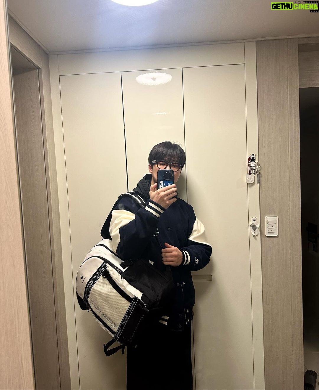 Bae In-hyuk Instagram - 공부할때,운동갈때,여행갈때 내 최애가방 😘 학교 가고 싶다🥹 #르꼬끄 #AT백팩 #카디엄하입 #광고
