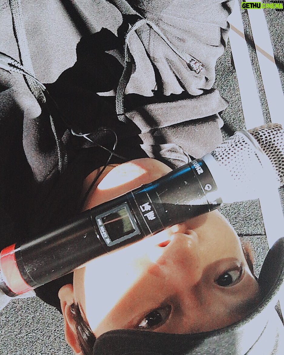 Baekhyun - 0.9 Million Likes - 공지사항 - 의자가 딱딱하니 여러분의 귀엽고 자그마한 궁..아니 엉덩이를 보호하기 위해 방석을 가지고오세요 ! 그리고 내일 콘서트 중반부터는 땀을 많이 흘리실수도 있어요. 티셔츠 한장을 더 챙겨오시고 물을 꼭 챙겨오세요 ! 낼 보자 ! #EXOluxion #마무리 #푹자 #100번째인스타