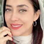 Bahare Kianafshar Instagram - . روزی از تابستانی که گذشت خوشحال که نه ولی لبخند میزدم شاید کمی احوالمان بهتر شود…