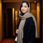 Bahare Kianafshar Instagram - . اکران فیلم #گربه_سیاه بعد از گذشت دو سال از ساخت فیلم با تشکر از تمامی عوامل فیلم، برگزاری مراسم و خبرنگاران و عکاسان عزیز و به امید یک اکران موفق و بی دغدغه 🙄🙏🏼❤️ . باتشکر از @radrou @makeupbysaloume @mimaccessories . #فیلم#اکران_خصوصی #بازیگران_زن #بازیگران . #بهاره_کیان_افشار #سینمایی #سینما #بهار . برای استفاده از زحمات دوستان عزیز و هنرمند عکاسم در دو پست عکسها ارائه میشود.