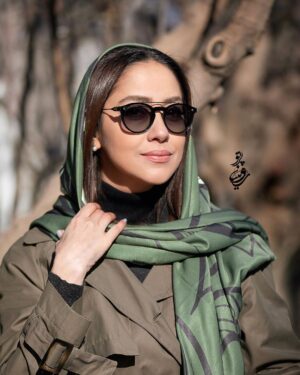 Bahare Kianafshar Instagram - .

به پیر میکده گفتم که چیست راه نجات
بخواست جام می و گفت عیب پوشیدن
.
عکس:رومینا جان پرتو
@rominaparto 
.
.
.
#جمعه #خرداد #بهار #بهاره_کیان_افشار 
#بازیگران #بازیگران #بازیگران_زن 
#عکس #عکس_جدید #رومیناپرتو
#حافظ #حافظ_شیرازی