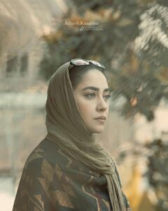 Bahare Kianafshar Instagram - . یکی از جملاتی که بارها از زبان پدرم شنیدم و خیلی دوستش دارم و اینروزها هم خیلی تو ذهنم میپیچه اینه: حقیقت را بگویید؛ “تمام” حقیقت را بگویید. . . . عکس: مریم پاینده🌟 @maryampayande1 . . #حقیقت #حقیقت_تلخ #حقیقت_زندگی #بهاره_کیان_افشار #مریم_پاینده #عکس