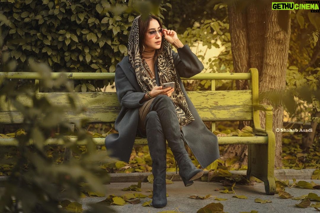 Bahare Kianafshar - 139.4K Likes - .
عکسی که دوستش دارم...😇
.
عکس:شهاب اسدی
@shahab.asadi
.
#نیمکت_چوبی #نیمکت #بهاره_کیان_افشار