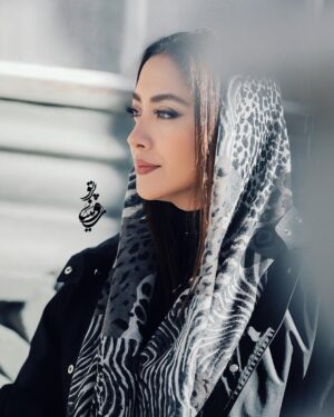 Bahare Kianafshar Instagram - .
دوستتون دارم😊🍀
.
عکس :رومینا پرتو
@rominaparto 🙏🏼❤️
.
Makeup by @makeupbysaloume 💗
.
.
.
#iranianartist #iranian #actress 
#عکس#جدید#بهاره_کیان_افشار #اسفند