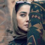 Bahare Kianafshar Instagram - . ای خوشا سودای دل از دیده پنهان داشتن مبحث تحقیق را در دفتر جان داشتن... . سربلندی خواستن در عین پستی، ذره‌وار آرزوی صحبت خورشید رخشان داشتن . عکس:مریم پاینده🙏🏼🌷 @maryampayande1 . #بهاره_کیان_افشار #پروین_اعتصامی #بازیگران_زن #زمستان #عکس #جدید