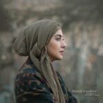 Bahare Kianafshar Instagram - . خواب رویای فراموشی هاست ! خواب را دریابم ، که در آن دولت ِ خاموشی هاست با تو در خواب مرا لذت ِ ناب ِ همآغوشی هاست من شکوفایی گل های امیدم را در رویاها می بینم، و ندایی که به من می گوید : « گر چه شب تاریک است دل قوی دار سحر نزدیک است» . #حمیدمصدق عکس:مریم پاینده🙏🏼🌷 @maryampayande1 . Make up by @aidinfarzi 💗 . . #بازیگران_زن #iranianartist #iraniangirl #iranianactress #زمستان#اخرین _زمستان_قرن#بهاره_کیان_افشار