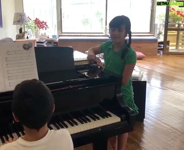 Bahare Kianafshar Instagram - . دهمین روز هر اردیبهشت، ازعشق بیکران شما سرشار میشم و این عشق چنان قلب من رو صیقل میده که آینهای میشه تمام قد که روی و روح و قلب زیبای تکتک شما رو بازتاب میده...و من محو تماشای زیبایی تون میشم 😍 . ممنونم که به من یادآوری میکنین که زندگی زیباست و تنها معجزه زندگی عشقه و تنها سرمایهمون امید...🙏🏻 . منتظر دیدارتون در روزهایی بهتر هستم که فکر میکنم چندان هم دور نیست...✨. . . پ.ن: صفحه موبایلم رو به خاطر ضربهای که خورد مجبور شدم تعویض کنم و دیگه هیچوقت مثل قبل کار نکرد و به همین دلیل تایپ کردنم خیلی سخت و کند شده و چون خیلی زیاد ضدعفونیش کردم🙄 رویهاش بلند شده کار من رو واسه تایپ کردن و نوشتن خیلی سخت کرده...این متنم برای خواهر ویس دادم اون برام تایپ کرد💕 اگر نمیتونم اون طور که شایسته لطفتونه تک به تک جواب بدم منو ببخشید ولی با همه قلبم ازهمه محبتهاتون بینهایت سپاسگزارم....