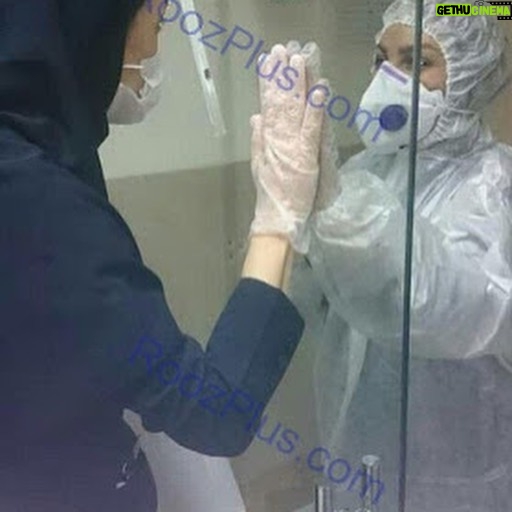 Bahare Kianafshar Instagram - . اینروزها هر بار بادیدن رقص زیبای پرستاران نازنین چشمهام پر از اشک شد و قلبم پر از سنگینی، من از این ویدئو ها دو پیام دریافت کردم: ۱- اونها توی این شرایط سخت که برای حفظ ایمنی و عدم تماس، نمیتونن خونواده هاشونو ببینن، میخوان نشون بدن که خوب و سرحالن و همه چی آرومه🥺 ۲-طبق توصیه بسیاری از پزشکان و روانشناسان ما برای بالا بردن ایمنی بدنمون و کشتن حس ترس نیاز به روحیه پر نشاط و حس شادابی داریم و اونها با این کارشون برای ما هم پیام شادی ارسال میکنن😍 یعنی همزمان در دو جبهه به رسالتشون عمل میکنن👏🏼 . کدوم حقوق و پاداش و عیدی میتونه دقیقه ای از خودگذشتگی اونها رو جبران کنه؟... . برای همه پزشکان و پرستاران و کلیه پرسنل بیمارستان خستگی ناپذیر اینروزهای سخت وطنم ارزوی توان و سلامتی و روحیه صد چندان میکنم . درد و بلاتون بخوره تو سر ادمهای وظیفه نشناس و بی مسئولیت و البته سواستفاده گران و محتکران و نون به نرخ روزخوران اینروزهای سخت.... . #فهرمان_من#پزشک#پرستار#اتشنشان#سرباز#کارگر#راننده_تاکسی#پرسنل_آزمایشگاه #کارمندان#کارمندان_بانک#قشرمحروم #قهرمانان_وطن #کورونا_ویروس #درسهایی_برای_زندگی