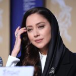 Bahare Kianafshar Instagram - . سکوتم از رضایت نیست... . #اکران #فیلم #پسرکشی #جشنواره#دقیقه۹۰ #این_نیز_بگذرد . همین مصرع حضرت مولانا با بیان زیبای دکتر هادی کریمی کارگردان عزیز پسر کشی در سه دقیقه مجال صحبت گروه فیلم مرا بس؛ «خون بخون شستن محالست و محال...» . تشکر از همراهی همیشگی سالومه عزیزم @makeupbysaloume زیورالات دست ساز نینای عزیزم @noungold و تشکر از همه دوستان عکاس خبرنگار و منتقد که حضورشون دلگرمیه استفاده از تعداد زیادی از عکسها نه در راستای خودشیفتگی که برای استفاده از عکس همه عکاسان نازنینی ست که زحمت عکاسی و ارسال اون رو کشیدن،دست همه شما درد نکنه،قدرتون و میدونم🙏🏻❤️ تشکر ویژه هم از تمامی طرفداران عزیز و نازنینم به زودی با اکران ها مردمی فیلمهایی عطرداغ و بی وزنی میبینمتون😍😍😍