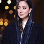 Bahare Kianafshar Instagram - . سکوتم از رضایت نیست... . #اکران #فیلم #پسرکشی #جشنواره#دقیقه۹۰ #این_نیز_بگذرد . همین مصرع حضرت مولانا با بیان زیبای دکتر هادی کریمی کارگردان عزیز پسر کشی در سه دقیقه مجال صحبت گروه فیلم مرا بس؛ «خون بخون شستن محالست و محال...» . تشکر از همراهی همیشگی سالومه عزیزم @makeupbysaloume زیورالات دست ساز نینای عزیزم @noungold و تشکر از همه دوستان عکاس خبرنگار و منتقد که حضورشون دلگرمیه استفاده از تعداد زیادی از عکسها نه در راستای خودشیفتگی که برای استفاده از عکس همه عکاسان نازنینی ست که زحمت عکاسی و ارسال اون رو کشیدن،دست همه شما درد نکنه،قدرتون و میدونم🙏🏻❤️ تشکر ویژه هم از تمامی طرفداران عزیز و نازنینم به زودی با اکران ها مردمی فیلمهایی عطرداغ و بی وزنی میبینمتون😍😍😍
