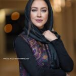 Bahare Kianafshar Instagram - . اخرین سری عکسهای روز اخر حضور در جشنواره فیلم #نمور . دلیل استوری و پست کردن تعداد زیادی عکسها به اشتراک گذاشتن هنر دوستان عکاسم که همیشه پرتلاش اند و مهربان کسایی که حتی با خطرات بیماری و محدودیتهای مختلف در جهت همراهی ما حضور دارند و بخش زیادی از ارتباط چهره ها و مردم نازنین با زحمت این عزیزان نازنین اتفاق میفته شاید از حوصله شما خارج باشه اما من اینکار و میکنم تا به نوعی قدردانی خودم رو بتونم نشون بدم عکاسان نازنین و خبرنگاران محترم از همه شما ممنونم🙏🏼😇❤️ . عکسها: نازی خوش اخلاق نازنینم @nazy_kh نسیم یوسفی عزیزم @nasimusefi غزل جان باقری @qazal_baqeri فاطمه رحمانی عزیز @fatarhm سپیده عبدالحی عزیز @sepide.abdolhay اقای عباس وردی @abbasvardi . جای مریم،سپیده،رومینا و چند عزیز دیگه…هم خیلی خالی بود🌺 @maryamrazavii @sepideh_sadatii @rominaparto . #بهاره_کیان_افشار #بازیگران #بازیگر #فیلم #ایرانی #baharehkianafshar #baharekianafshar #iraniangirl #iranianactress #i̇ran