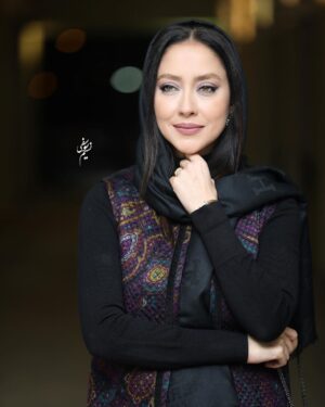 Bahare Kianafshar Instagram - .
اخرین سری عکسهای روز اخر حضور در 
جشنواره فیلم #نمور
.
دلیل استوری و پست کردن تعداد زیادی عکسها
به اشتراک گذاشتن هنر دوستان عکاسم که 
همیشه پرتلاش اند و مهربان کسایی که حتی با خطرات بیماری و محدودیتهای مختلف در جهت همراهی ما حضور دارند و بخش زیادی از ارتباط چهره ها و مردم نازنین با زحمت این عزیزان نازنین اتفاق میفته
شاید از حوصله شما خارج باشه اما من اینکار و میکنم تا به نوعی قدردانی خودم رو بتونم نشون بدم
عکاسان نازنین و خبرنگاران محترم از همه شما ممنونم🙏🏼😇❤️
.
عکسها:
نازی خوش اخلاق نازنینم
@nazy_kh 
نسیم یوسفی عزیزم
@nasimusefi 
غزل جان باقری
@qazal_baqeri 
فاطمه رحمانی عزیز
@fatarhm 
سپیده عبدالحی عزیز
@sepide.abdolhay 
اقای عباس وردی
@abbasvardi 
.
جای مریم،سپیده،رومینا و چند عزیز دیگه…هم خیلی خالی بود🌺
@maryamrazavii 
@sepideh_sadatii 
@rominaparto 
.
#بهاره_کیان_افشار #بازیگران #بازیگر #فیلم #ایرانی #baharehkianafshar #baharekianafshar #iraniangirl #iranianactress #i̇ran