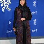 Bahare Kianafshar Instagram - . اخرین سری عکسهای روز اخر حضور در جشنواره فیلم #نمور . دلیل استوری و پست کردن تعداد زیادی عکسها به اشتراک گذاشتن هنر دوستان عکاسم که همیشه پرتلاش اند و مهربان کسایی که حتی با خطرات بیماری و محدودیتهای مختلف در جهت همراهی ما حضور دارند و بخش زیادی از ارتباط چهره ها و مردم نازنین با زحمت این عزیزان نازنین اتفاق میفته شاید از حوصله شما خارج باشه اما من اینکار و میکنم تا به نوعی قدردانی خودم رو بتونم نشون بدم عکاسان نازنین و خبرنگاران محترم از همه شما ممنونم🙏🏼😇❤️ . عکسها: نازی خوش اخلاق نازنینم @nazy_kh نسیم یوسفی عزیزم @nasimusefi غزل جان باقری @qazal_baqeri فاطمه رحمانی عزیز @fatarhm سپیده عبدالحی عزیز @sepide.abdolhay اقای عباس وردی @abbasvardi . جای مریم،سپیده،رومینا و چند عزیز دیگه…هم خیلی خالی بود🌺 @maryamrazavii @sepideh_sadatii @rominaparto . #بهاره_کیان_افشار #بازیگران #بازیگر #فیلم #ایرانی #baharehkianafshar #baharekianafshar #iraniangirl #iranianactress #i̇ran