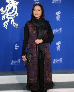 Bahare Kianafshar Instagram - .
اخرین سری عکسهای روز اخر حضور در 
جشنواره فیلم #نمور
.
دلیل استوری و پست کردن تعداد زیادی عکسها
به اشتراک گذاشتن هنر دوستان عکاسم که 
همیشه پرتلاش اند و مهربان کسایی که حتی با خطرات بیماری و محدودیتهای مختلف در جهت همراهی ما حضور دارند و بخش زیادی از ارتباط چهره ها و مردم نازنین با زحمت این عزیزان نازنین اتفاق میفته
شاید از حوصله شما خارج باشه اما من اینکار و میکنم تا به نوعی قدردانی خودم رو بتونم نشون بدم
عکاسان نازنین و خبرنگاران محترم از همه شما ممنونم🙏🏼😇❤️
.
عکسها:
نازی خوش اخلاق نازنینم
@nazy_kh 
نسیم یوسفی عزیزم
@nasimusefi 
غزل جان باقری
@qazal_baqeri 
فاطمه رحمانی عزیز
@fatarhm 
سپیده عبدالحی عزیز
@sepide.abdolhay 
اقای عباس وردی
@abbasvardi 
.
جای مریم،سپیده،رومینا و چند عزیز دیگه…هم خیلی خالی بود🌺
@maryamrazavii 
@sepideh_sadatii 
@rominaparto 
.
#بهاره_کیان_افشار #بازیگران #بازیگر #فیلم #ایرانی #baharehkianafshar #baharekianafshar #iraniangirl #iranianactress #i̇ran