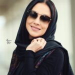 Bahare Kianafshar Instagram - . اخرین سری عکسهای روز اخر حضور در جشنواره فیلم #نمور . دلیل استوری و پست کردن تعداد زیادی عکسها به اشتراک گذاشتن هنر دوستان عکاسم که همیشه پرتلاش اند و مهربان کسایی که حتی با خطرات بیماری و محدودیتهای مختلف در جهت همراهی ما حضور دارند و بخش زیادی از ارتباط چهره ها و مردم نازنین با زحمت این عزیزان نازنین اتفاق میفته شاید از حوصله شما خارج باشه اما من اینکار و میکنم تا به نوعی قدردانی خودم رو بتونم نشون بدم عکاسان نازنین و خبرنگاران محترم از همه شما ممنونم🙏🏼😇❤️ . عکسها: نازی خوش اخلاق نازنینم @nazy_kh نسیم یوسفی عزیزم @nasimusefi غزل جان باقری @qazal_baqeri فاطمه رحمانی عزیز @fatarhm سپیده عبدالحی عزیز @sepide.abdolhay اقای عباس وردی @abbasvardi . جای مریم،سپیده،رومینا و چند عزیز دیگه…هم خیلی خالی بود🌺 @maryamrazavii @sepideh_sadatii @rominaparto . #بهاره_کیان_افشار #بازیگران #بازیگر #فیلم #ایرانی #baharehkianafshar #baharekianafshar #iraniangirl #iranianactress #i̇ran