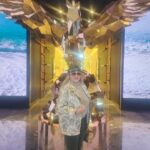 Bahare Rahnama Instagram - وقتی یکی از،بزرگان نمایش،ایران با چنین اطمینانی کنار من و کار من تمام قد و با اعتماد کامل می ایستد ,باورم میشود انچه پدرم در قلبم کاشت و مادرم پروشش داد درست میوه داده ، و آن چیزی نیست جز تلاش خالصانه برای آنچه به آن ایمان دارم و رسالت زیستن من است: نمایش .... پی نوشت:روز جهانی زن بر همه شما دختران و زنان شکست ناپذیر و مستقل که اصلا واژه شکست در دایره لغاتتان جایی ندارد مبارک باد.... ب پی نوشت دو :باباها ایران نیاز،به زنان قوی داره دختراتون رو محکم بار بیارید لطفا و فراموش نکنید تاثیر پدر در عزت نفس دخترش تاثیر بی همتا و تکرار نشدنی است.... روح پالیزم شاد.... #ایوب_آقاخانی #بزگان#تیاتر #رسالت#هنر#تلاش#خلوص #ایمان#یاقوت#بهاره _رهنما