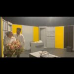 Bahare Rahnama Instagram – در سینما و تیاتر جهان برای بازیگرانی که بیش از چند دهه از فعالیت هنری شان میگذرد انتخاب کار کردن با جوانان مستعد و تازه نفس به نوعی شارژ باطری خلاقیت و شاید ادای دین به سالهای جوانی خود آنهاست، مدت هاست که سالی یک فیلم یا نمایش از میان کار جوانان مستعد این حرفه را حنما در کنار کارهای دیگرم انتخاب میکنم ،داشتن روحیه آماتوری و بودن کنار نسل سوم و چهارمی که بعد از من و ما به این عرصه پا گذاشته اند تجربه گرانبها و دوست داشتنی است که این روزها با نمایش “یک گوشه از دایره” یکی از ناب ترین هایش را بر صحنه دارم...
بمدت محدود ۱۳ شب بجز شنبه در عمارت ارغوان ساعت ۹ شب
مدت:۷۰دقیقه
کارگردان و نویسنده: حسین حیاتی
لینک خرید:https://www.tiwall.com/p/gosheh.dayereh