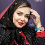Bahare Rahnama Instagram – ما بایدورودی های ذهن مان را کنترل کنیم…
وقتی کسی در حق ما کار اشتباهی انجام می دهد، صدایی در درونمان می گوید:
«انتقام بگیر، از او کینه به دل بگیر،»
نتیجه چنین تفکراتی، به وجود آمدن احساس و ارتعاش منفی و سپس اتفاقات ناخوشایند سلسله وار دیگر می باشد و در نهایت حس نا امیدی از زندگی…
اما یک فرکانس ذهنی دیگر وجود دارد که می توانیم به آن گوش کنیم:
«خداوند وکیل من است. او بدی ها را برای من به خوبی ها تبدیل می کند. خداوند آنچه را که قرار بود به من آسیب برساند، به نفع من خواهد کرد».
این همان صدای پیروزی است.
همان که وعده خود خداوند است …
این روز ها بیش از همیشه باید دور ذهمان حصار بکشیم…
وتکراررکنیم :وخداوند وکیل من است😇
پی نوشت:و من مدت هاست این حصار را کشیده ام و ذکر شب و روزم این است: خداوندا وکیلم تویی…
#لایف_کوچینگ#لایف_استایل#صدای_پیروزی#خداوند#وکیل#امیدواری#نور#بهاره_رهنما
Ceepoert