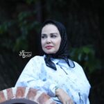 Bahare Rahnama Instagram – کاش آدم امنی باشیم!
برای عشق، برای رفاقت، برای زندگی آدما، به آدما احساس امنیت بديم؛ 
مراقب تصوری که ازمون دارن باشیم؛ مراقب اعتبارمون تو قلب و ذهن آدما باشیم. بذر بدبینی رو تو دل آدما نكاریم، خوب باشیم؛ خوب بودن و موندن سخته، قلب آدما مهم ترین داراییه که دارن پس باید مراقب قلب آدما باشیم.
کاری نکنیم که آرامش روح کسی تو این دنیا توسط ما سلب شه.
یادمون نره تفاوت در اینه که ما میون این همه تاریکی نور زندگی آدما باشیم…

پی نوشت:حضور برخی ادم ها تو زندگی ما نور وجود مارو بيشتر میکنه و فرشته درونمون رو بیدار میکنه و در نهایت آرامششون از ما آدم امن تری میسازه،قدرشونو بدونیم …

نور جاری…

عکس:ادریس سعدی

دوستت دارم آرامش من…
#آرامش#صلح#امنیت#مراقبت#امسانیت#نور#سینما#بهاره_رهنما#زنانگی
