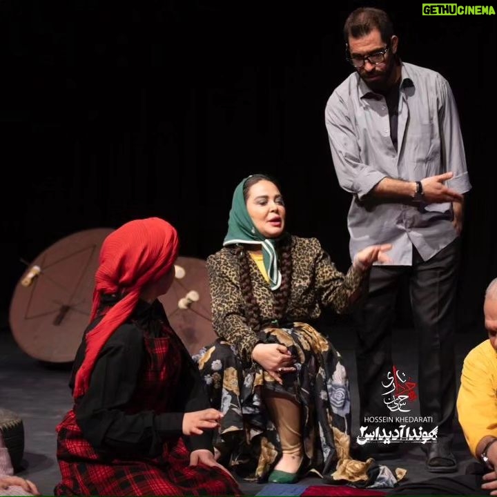 Bahare Rahnama Instagram - "هوندا آدیداس دو " کارگردان و تهیه کننده: اشکان درویشی مجری طدح: خیریه فرشته های بهشتی و مهشید خسروی با تشکر از،پردیس تیاتر شهرزاد هوندا آدیداس این بار : به روایت عکس های حسین خدراتی گریم:شادی قیصری.... پی نوشت:افتخار میکنم که از شروع هر شب با سالن لبریز از تماشاچی پر شور نمایش اجرا رفتیم و از،بچه تا کهنسال همه شاد از،سالن میرن بیرون،خدایا شکرت،بچه ها تشکر.... لینک خرید رو در استوری میگذارم...