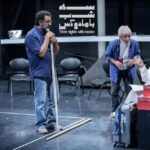 Bahare Rahnama Instagram - این اجرا شروع شده ، اما این ها عکسهای آخرین تمرین هاست ولی به قول دوست عزیزم دکتر ملک منصور اقصی خود تمرین نمایش یک کانسپت خاص و تکراررنشدنیه،پس،در شروع پاییز که به نظرم اساسا فصل هنر نمایش و روزهای تیاتری است ،روزهای خوب این تمرین رو با این پست و این عکس های خوب ثبت میکنم... پی نوشت: این اجرا بیش از،همیشه بهم ثابت کرد هر بازیگری برای هر نقشی از آسمان و با قوانین الهی انتخاب می‌شود نه اززمین و با قواعد زمینی ... خانم دیناروند زمانی که من ایران نبودم نقش رو بمن پیشنهاد دادند و من اصلا فکر نمیکردم به این همکاری برسم اما زمان چرخید و شد و من کلارای این نمایش شدم... کلارای نمایش،ما باور داره مادوکس بالاخره اونو از،این شهر لعنتی برای همیشه میبره ،میبره به سمت خورشید ابدی✨️ لینک خرید رو در استوری میگذارم 💜 سالن حافظ ساعت شیش و نیم عصر مدت یکساعت.