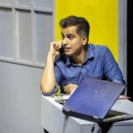 Bahare Rahnama Instagram - هر شب موقع ادای دو تا دیالوگ تو نقش نیلوفر نمایش "یک گوشه از دایره"تمام قلبم میلرزه : نه فقط کارا و تصمیمامون بلکه فکرایی هم که میکنیم مسیر سرنوشت مارو تغیر میده.... ما هیچ وفت نمیدونیم کی دفعه آخره.... به پایان آمد این دفتر حکایت همچنان باقی است.... تجربه و نقش بسیار عزیزی بود..‌ ممنونم رفقای جان..‌ کارگردان و نویسنده کار: @hossein.hayatii تهیه کنندگان و همه همکاران این پروژه موفق و بی نظیرو خاطرات خوبشان.... عکس ها از: @mahbobehfarajollahi گریم: @shadi_gheysari_mua
