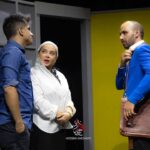Bahare Rahnama Instagram – نمایش” یک گوشه از دایره”
به کارگردانی :”حسین حیاتی”
به روایت عکس های “حسین خدارتی”
فقط تا چهارم مرداد ساعت ۹ شب” تماشاخانه ارغنون”
گریم:شادی قیصری
کی میدونه اخرین باری که میتونی به مادرت بگی چقدر عاشقشی کی هست؟
#کمدی_فلسفی#نمایش#بهاره_رهنما#یک_گوشه_از_دایره#تماشاخانه_ارغنون#تهران
لینک خرید تیوال در استوری