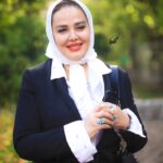 Bahare Rahnama Instagram - امروز روز معلم بود و من باهر تبریک شاگردان عزیزم چشمام اشکی شد از اینکه لطف خدا شامل حال من شده تا توفیق معلم بودن را پیدا کنم ... زندگی حرفه ای من بدون حضور شاگردان عزیزم واقعا خالی و سرد خواهد بود .دوستتان دارم جان دل هایم ..‌. پی نوشت: دستبوس همه شما معلمان و اساتید نازنینم از کودکی تا اکنونم و کاش بدانید که خیلی از خاطراتم آکنده از بوی خوش شماست... #روز_معلم#تدریس#عشق#تبریک#زنان_مستقل_شاد