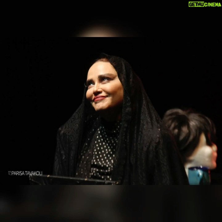 Bahare Rahnama Instagram - اگر عاشق هستی ،بودی یا میدونی که میشی منتظرتیم تا برات مفصل از عشق بگیم… اجرا بمدت محدود از 🌺پنج اردیبهشت 🌺 🌸پردیس تیاتر شهرزاد ☘️بیا تاخاطره بازی کنیم،باهم بخندیم و گریه کنیم … مشاور اجرا: استاد هوشنگ توکلی ،موسیقی رستاک حلاج… ساخت کلیپ:حسین خدارتی https://www.tiwall.com/p/faslefaramushi2 ☝️خرید هم اکنون از سایت تیوال ! #ceeport💜 #اولین_بهار_قرن#نمایش#بهاره_رهنما#فصل_فراموشی#نویسنده#کارگردان#بازیگر